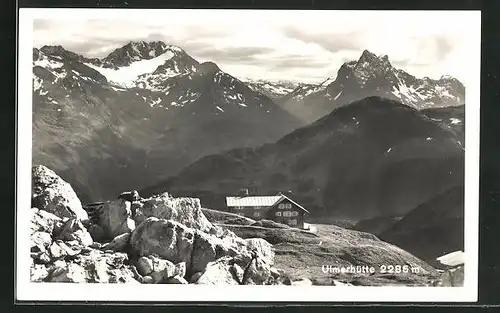 AK Ulmer-Hütte mit Bergpanorama