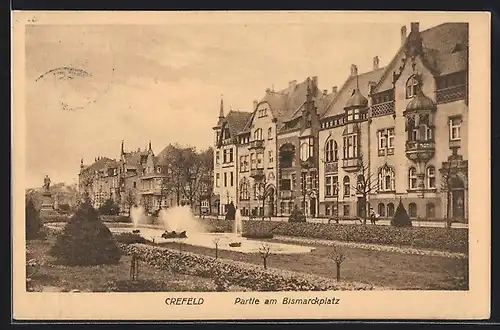 AK Krefeld, Strassenpartie am Bismarckplatz mit Fontänen