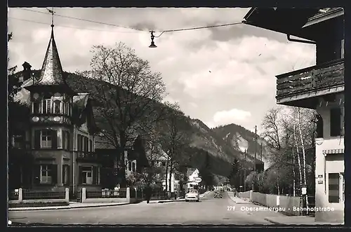 AK Oberammergau, Bahnhofstrasse mit Esso-Tankstelle