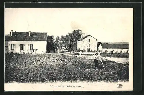 AK Pommeuse, Ortspartie mit Landwirt auf dem Ackerfeld