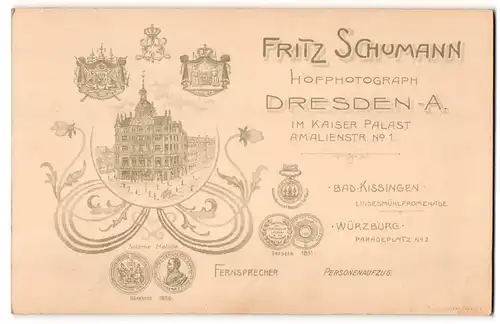 Fotografie Fritrz Schumann, Dresden, Amalienstr. 91, Ansicht Dresden, Blick auf das Ateliershaus mit königlichen Wappen