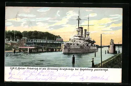 AK Rendsburg, S. M. S. Kaiser Friedrich III. die Strassen-Drehbrücke passierend