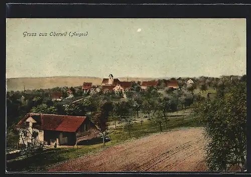 AK Oberwil, Ortsansicht mit Gehöft und Acker aus der Vogelschau