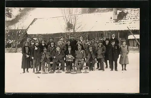 Foto-AK Gruppenbild vom Curling, Wintersport