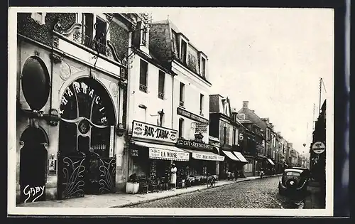 AK La Délivrande-Douvres, La grande Rue