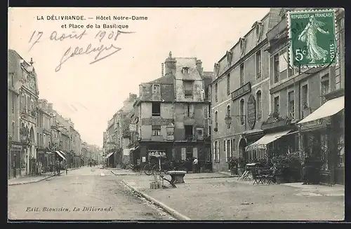 AK La Délivrande, Hotel Notre-Dame et Place de la Basilique