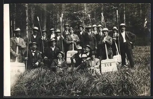 AK Hornussen Gruppe in Anzügen und Hüten