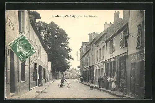 AK Fontenay-Trésigny, Rue Bertaux, Strassenpartie mit Geschäften