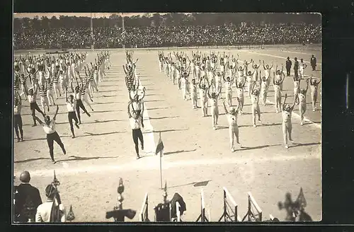 Foto-AK Orléans, Turnfest im Stadion