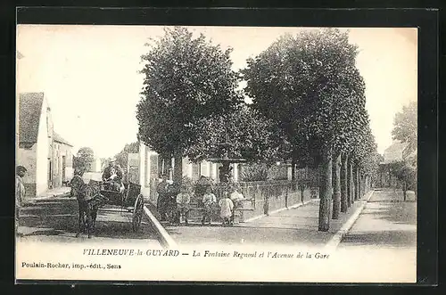 AK Villeneuve-la-Guyard, La Fontaine Regnoul et l`Avenue de la Gare