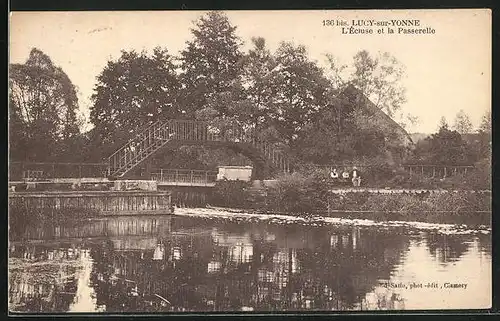 AK Lucy-sur-Yonne, L'Ecluse et la Passerelle