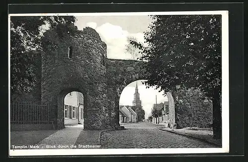 AK Templin / Mark, Blick durch die Stadtmauer