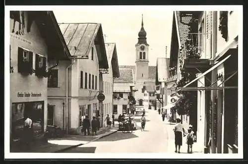 AK Sonthofen, Strassenpartie mit Blick auf dieKirche