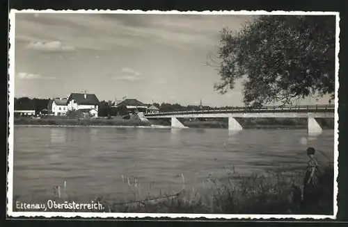 AK Ostermiething-Ettenau, Salzach mit Blick zur Brücke