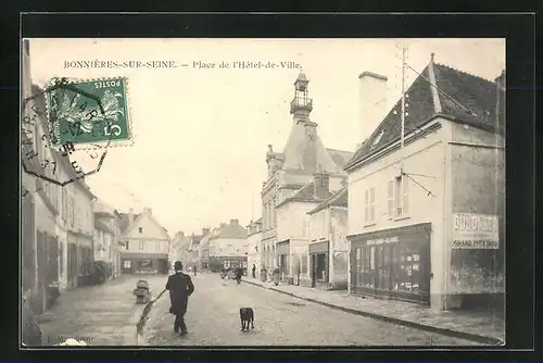 AK Bonniéres-sur-Seine, Place de l`Hôtel-de-Ville