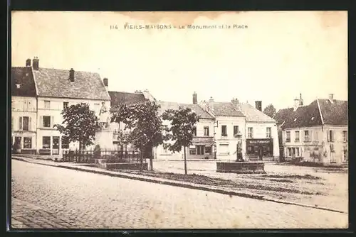 AK Viels-Maisons, Le Monument et la Place