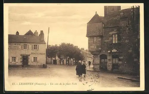 AK Lesneven, Un coin de la place Foch