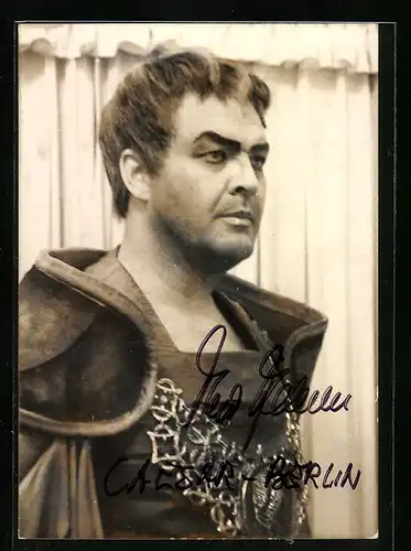 Foto-AK Berlin, Opernsänger Theo Adam als Caesar, Autograph