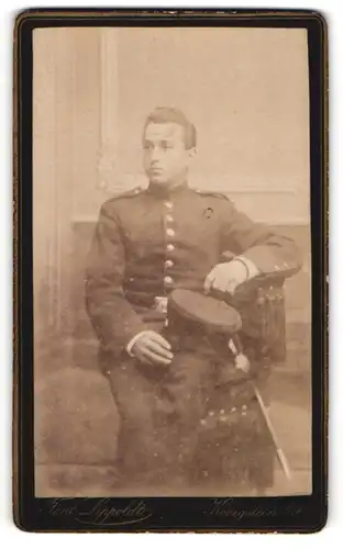 Fotografie Ferd. Lippoldt, Königstein i. S., junger sächsischer Soldat in Uniform mit Säbel