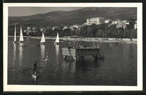 AK Crikvenica, Meerespartie mit Blick zum Ort