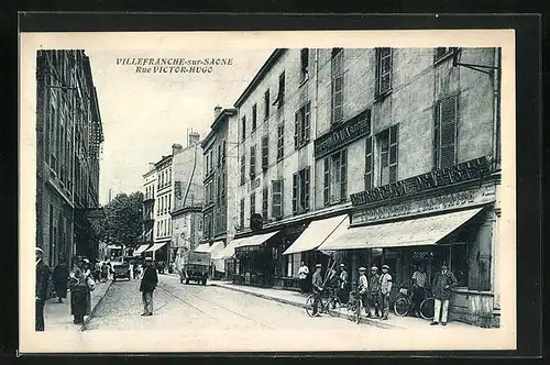AK Villefranche-sur-Saône, Rue Victor-Hugo, Strassenpartie