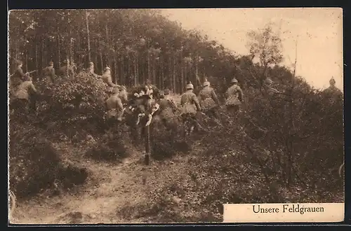 AK Unsere Feldgrauen, Rückenansicht von Soldaten der Infanterie