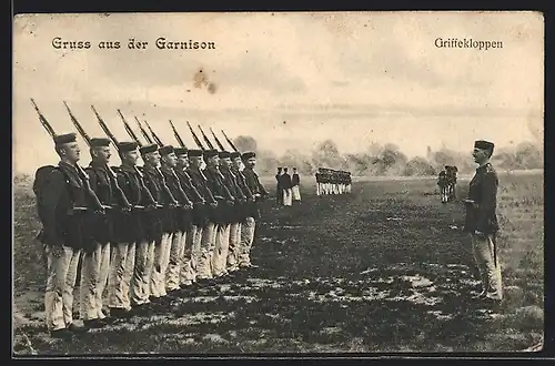 AK Gruss aus der Garnison, Soldaten der Infanterie beim Griffekloppen