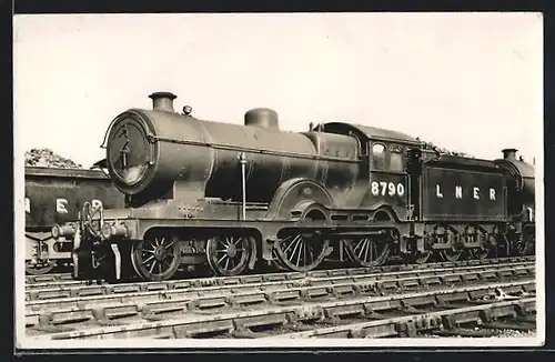 AK Dampflokomotive No. 8790 der LNER