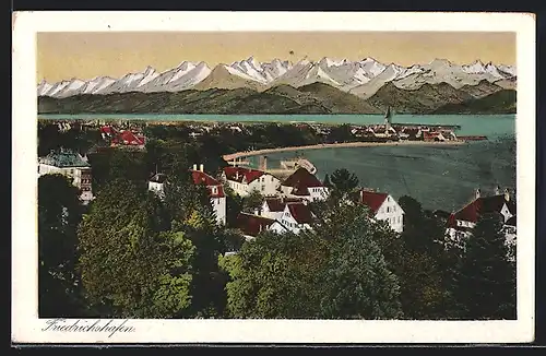 AK Friedrichshafen am Bodensee, Blick über die Stadt auf die Berge