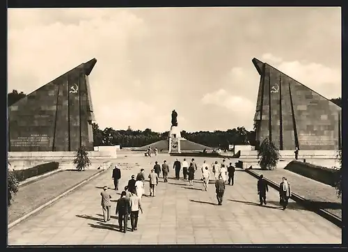 AK Berlin, Sowjetisches Ehrenmal Treptow