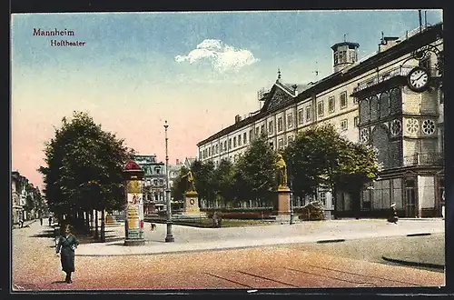 AK Mannheim, Hoftheater mit Passanten