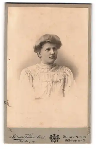 Fotografie Bauer-Kornacher, Schweinfurt, Portrait junge Frau mit Halskette - Schmuck