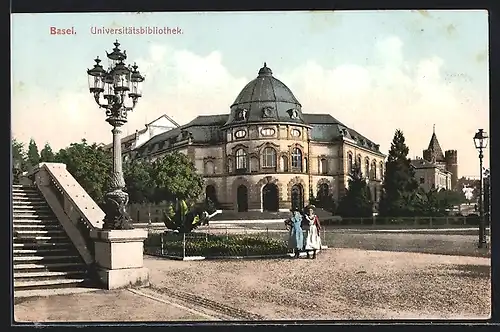 AK Basel, Mädchen vor der Universitätsbibliothek