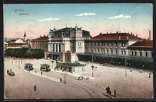 AK Brünn / Brno, Bahnhof, Vorplatz mit Strassenbahn