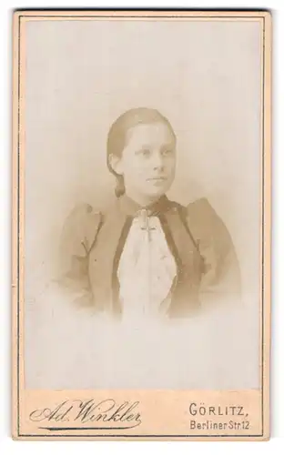 Fotografie Ad. Winkler, Görlitz, Portrait schönes Fräulein mit Halskette