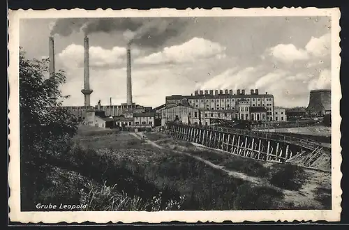 AK Bitterfeld, Grube Leopold, Panorama mit Holzbrücke