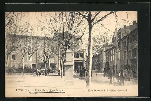 AK Etoile, la Place de la République