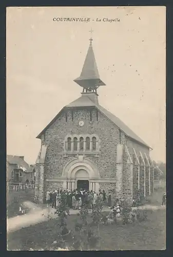 AK Coutainville, Visiteurs avant la Chapelle