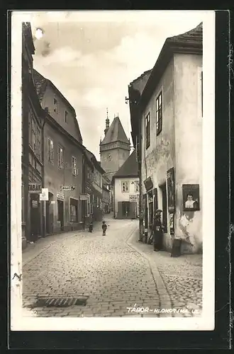 AK Tabor, Blick in eine Strasse mit Kirche