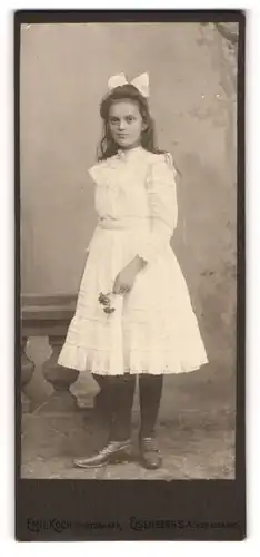 Fotografie Emil Koch, Eisenberg, Mädchen im weissen Kleid