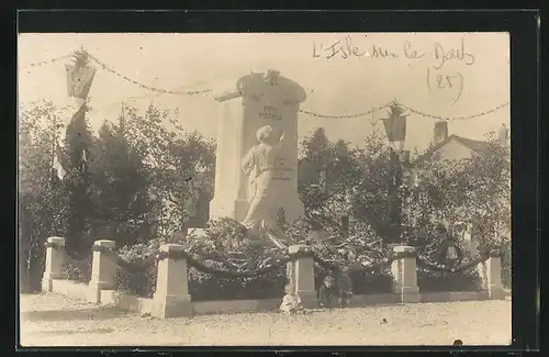 Foto-AK L`Isle-sur-le-Doubs, Denkmal