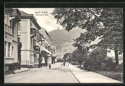 AK Bad Ems, Mainzerstrasse mit Passanten