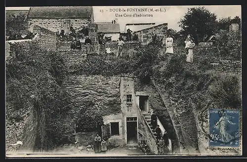 AK Doué-la-Fontaine, Une Cave d`habitation