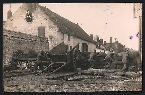 Foto-AK St. Laurent, Strassenbarackade der Infanterie