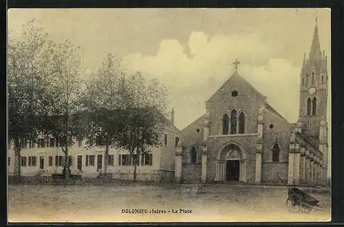 AK Dolomieu, La Place, vue sur l`Eglise