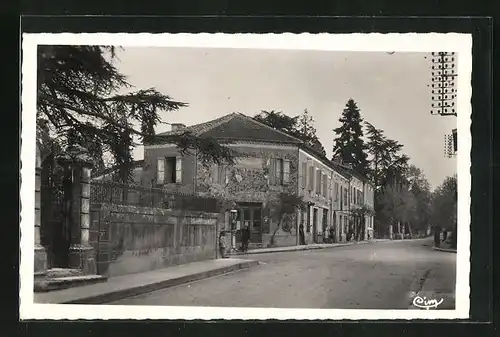 AK Castelnau-d`Auzan, Avenue Maréchal-Foch