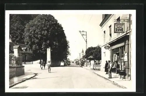 AK Chaumont-sur-Loire, Entrée du Chateau et grande Rue