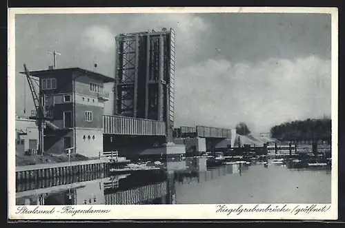 AK Stralsund, Rügendamm, geöffnete Ziegelgrabenbrücke