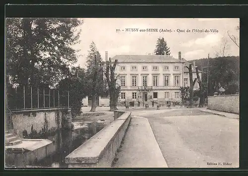 AK Mussy-sur-Seine, Quai de l`Hôtel-de-Ville