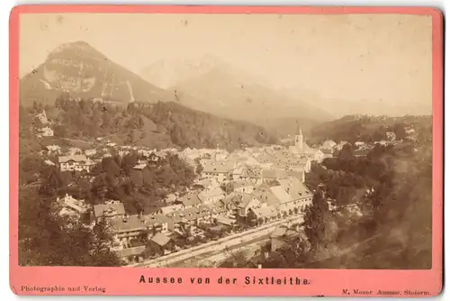 Fotografie M. Moser, Aussee, Ansicht Aussee, Blick auf den Ort von der Sixtleithe aus gesehen